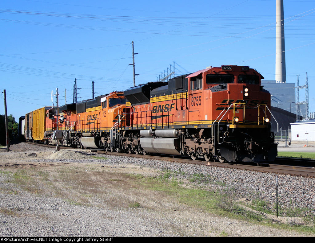 BNSF 8755